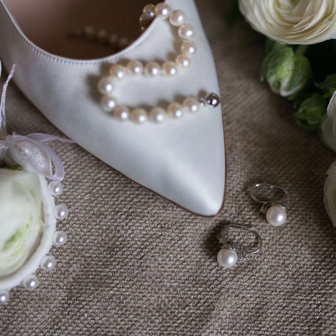 The Best Shoes for an Outdoor Wedding That Combine Style & Comfort
